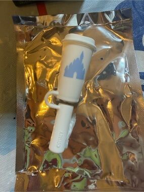 Disney magic kingdom castle Mickey Mouse silicone straw topper -New